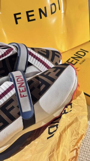 Fendi حذاء رياضي كاجوال بتصميم مميز