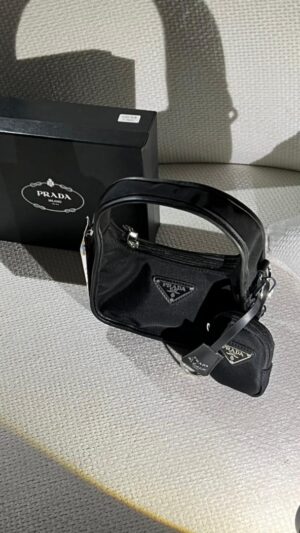 حقيبة Prada Re-Edition 2005